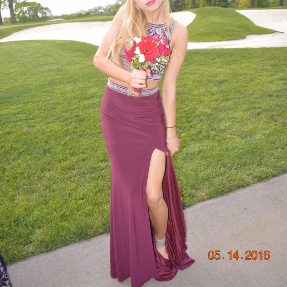 Maroon prom dress worn once like NEW